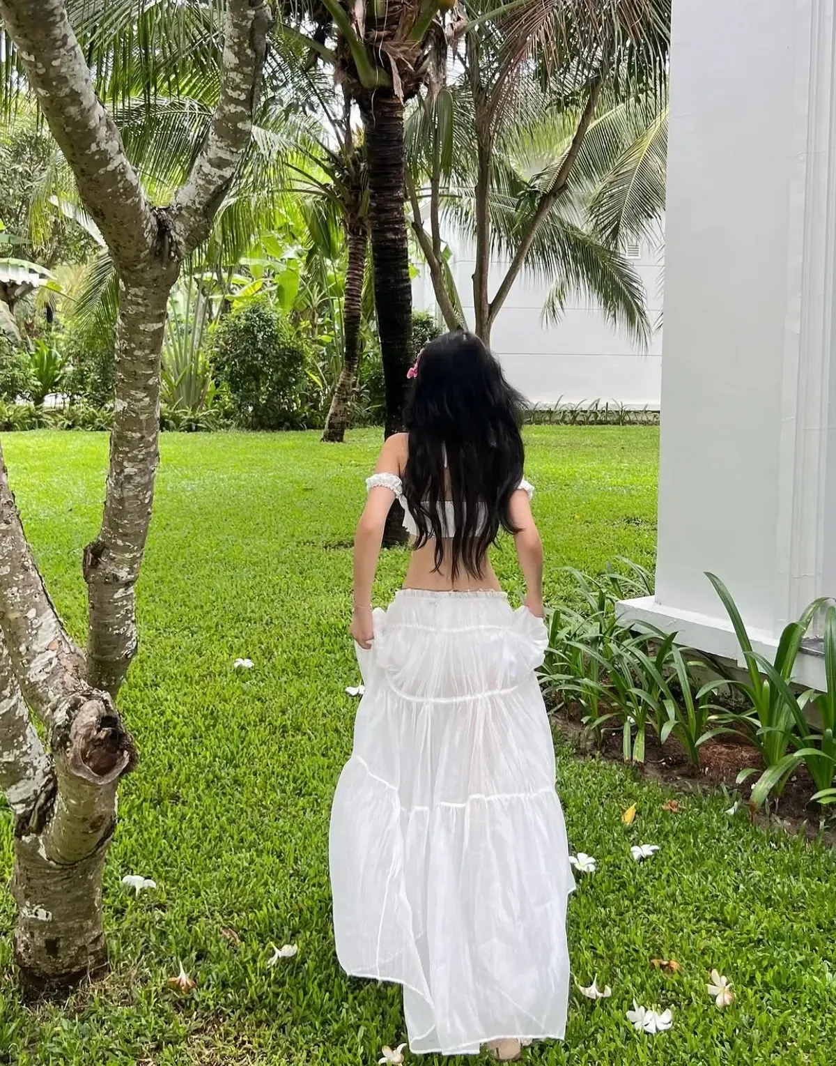 Áo tay bồng trắng ST0002 + Mitzi skirt VT0002 + Kiwikiwi short white QT0001 12