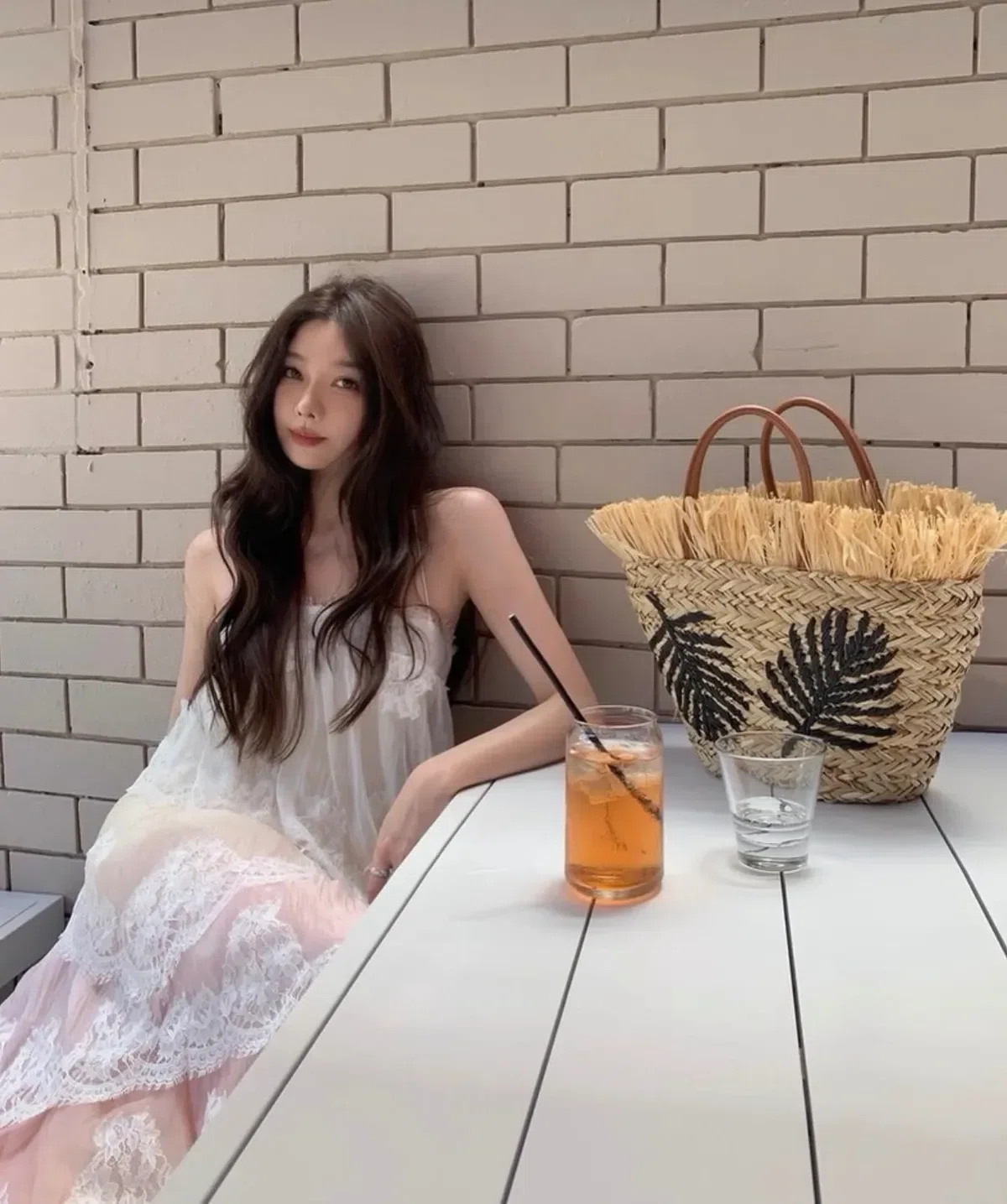 Chiếc đầm ren hot hit nhà Garden of Angels 9