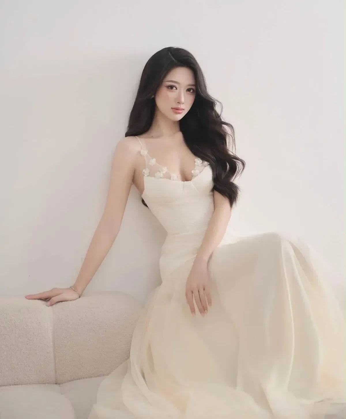 Vái hai dây viền hoa body mày trắng 3