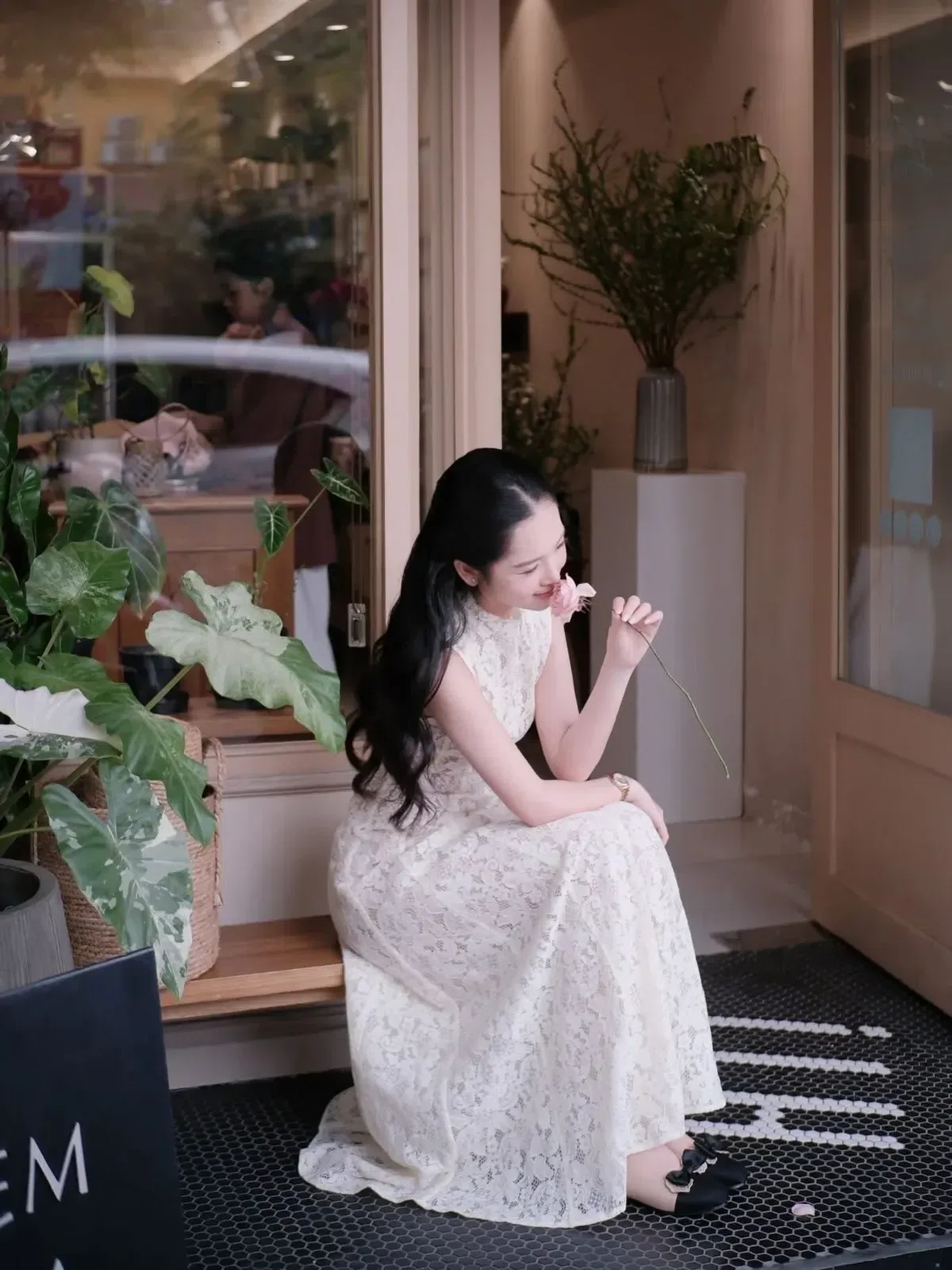 V260 Louise Lace Dress 8