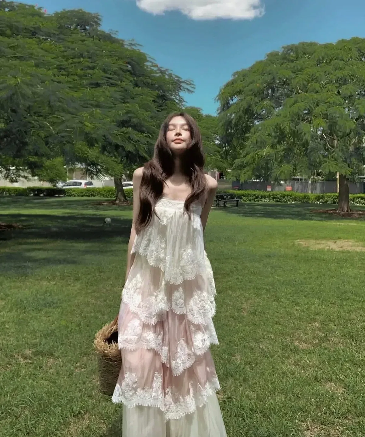 Chiếc đầm ren hot hit nhà Garden of Angels 3
