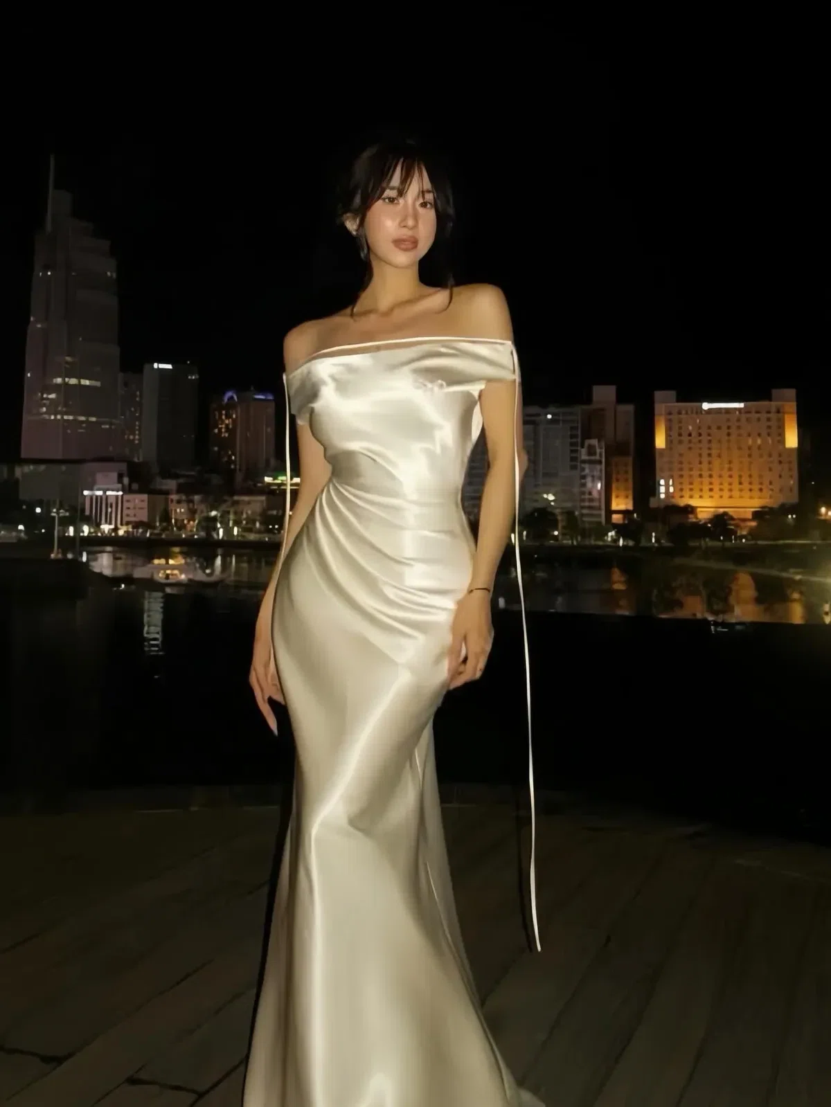 Váy lụa trễ vai size L 2