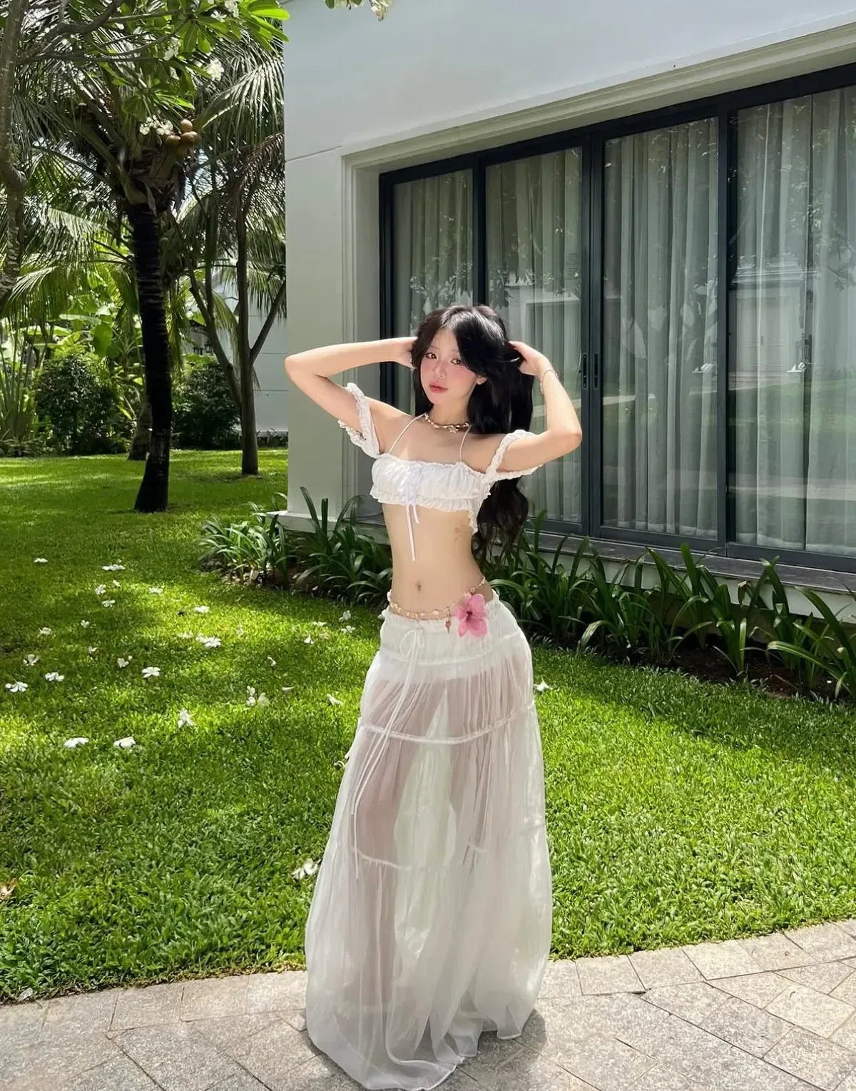 Áo tay bồng trắng ST0002 + Mitzi skirt VT0002 + Kiwikiwi short white QT0001 1
