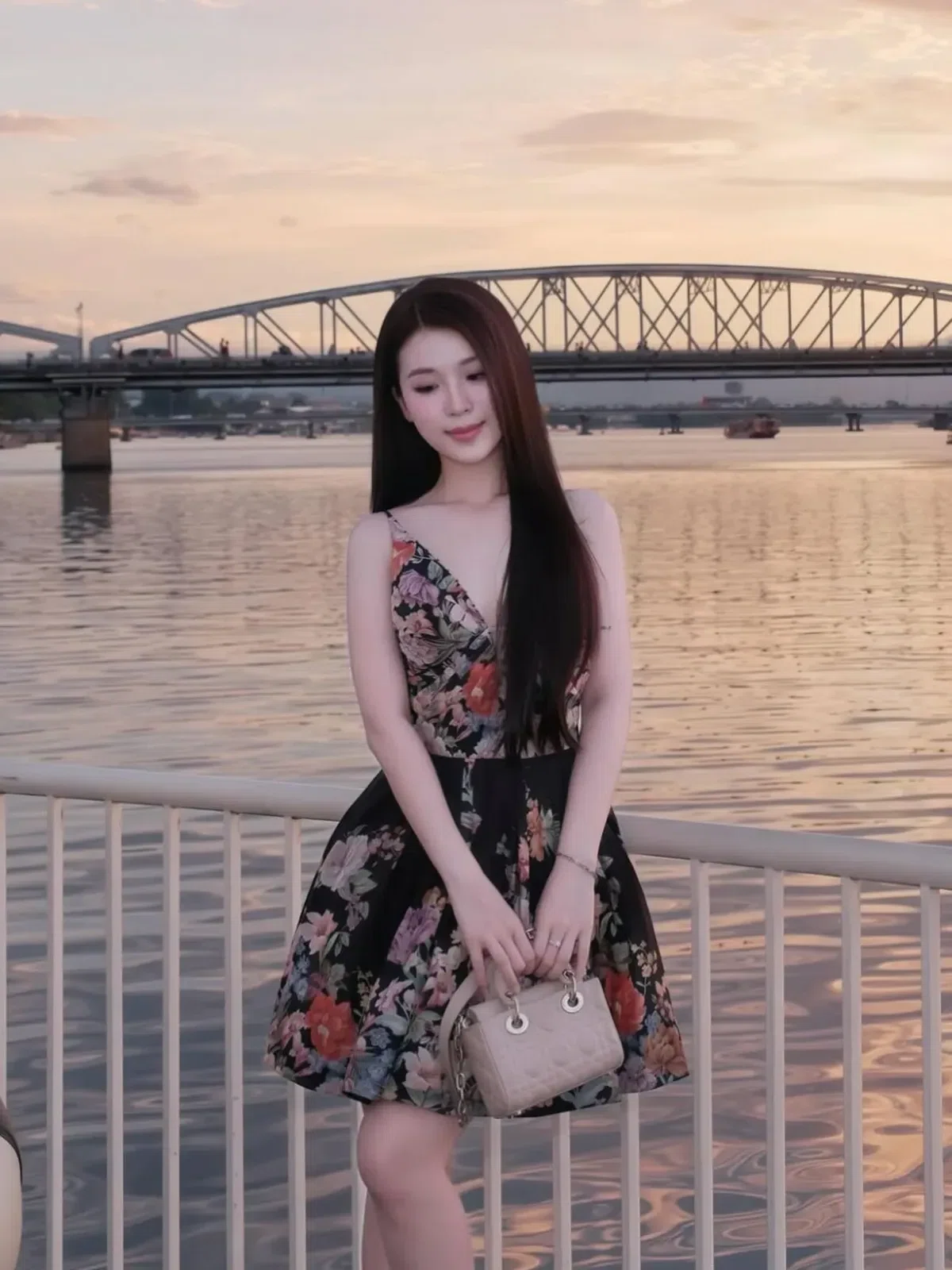 Chouchou V525 Đầm hoa đen 1