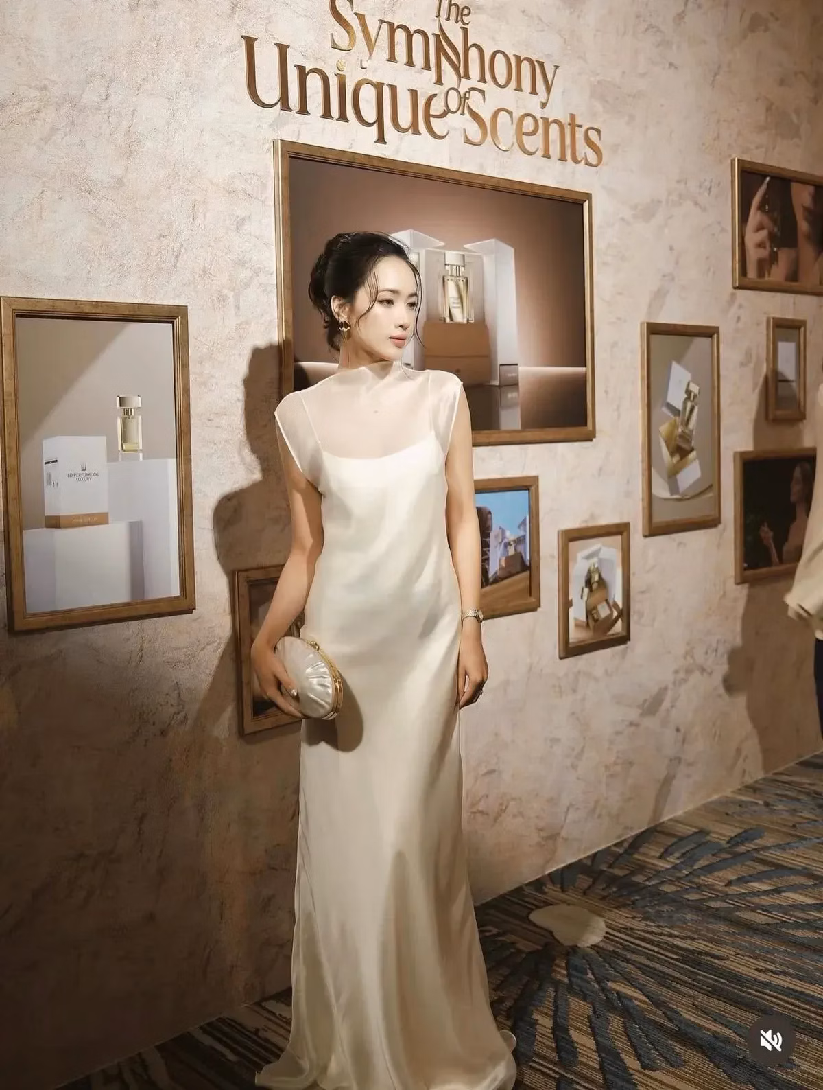 Váy lụa trắng 6