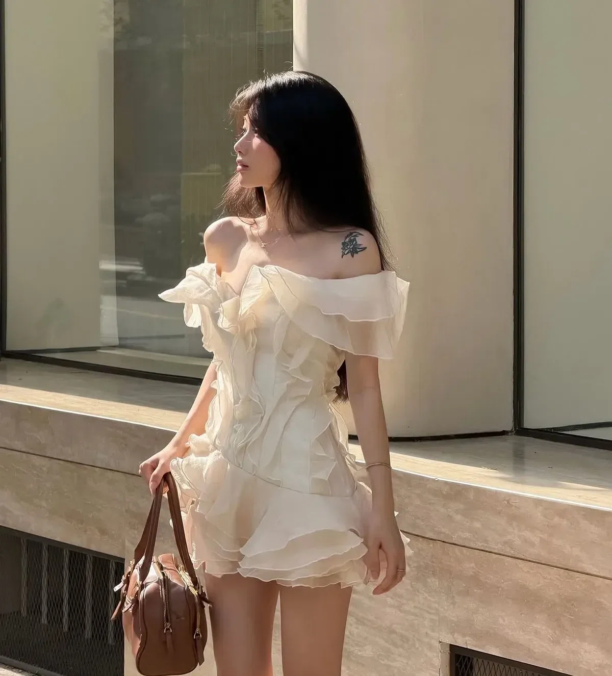 Váy Trễ Vai Màu Trắng 2