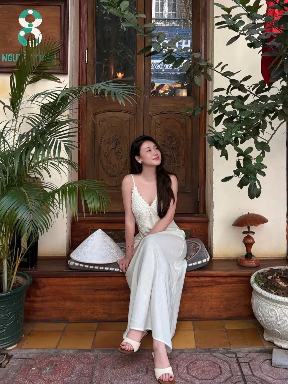 Một chiếc váy vừa thanh lịch vừa dễ mặc ✨ Chất liệu mềm mại, thoải mái, phần ren tạo điểm nhấn rất tinh tế. Diện đi chơi hay chụp ảnh đều cực ăn hình luôn 🤍 4