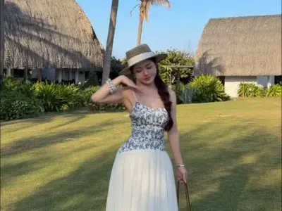 Đầm maxi dây hoa nhí xanh