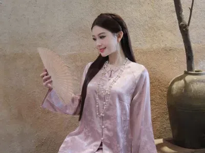 Màu hồng siêu iêuu💕
__________________________
𝐌𝐚̂̃𝐮 𝐭𝐡𝐮𝐞̂: 𝟑𝟓𝐊/𝟏 𝐧