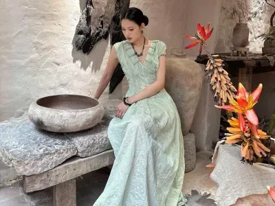 Đầm Thi nhà Feng.atelier tiệm sẵn màu xanh lá + be + đen cực xinhh ạ