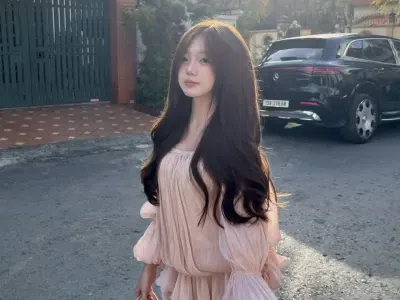 Đầm nhún tơ óng trễ vai