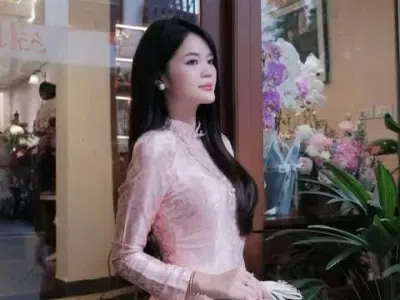U mê form áo dài truyền thống