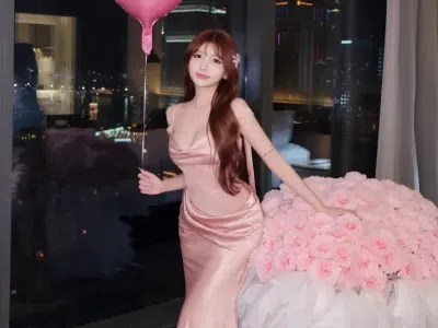 Váy lụa nhún ren eo trễ vai