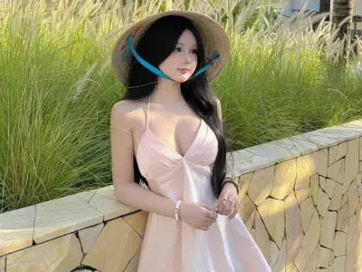 Đầm lụa xoè ngắn cổ yếm