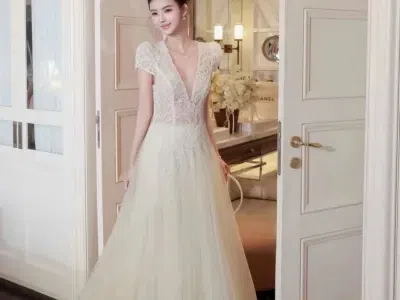 Váy dài ren cổ V tay ngắn