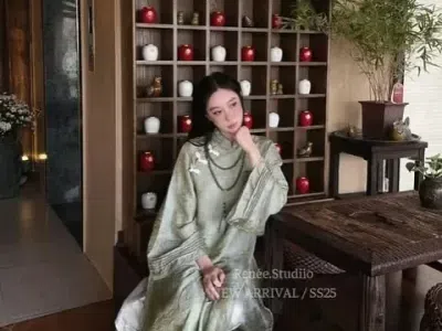 Set RENEE
