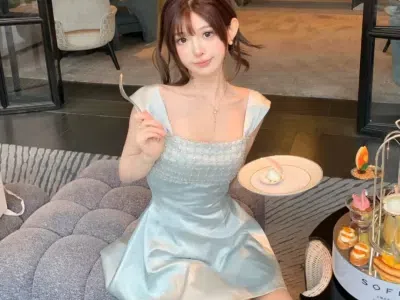 Đầm lụa ngắn kim sa ngực