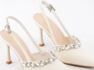 Cao gót trắng đính đá size 38