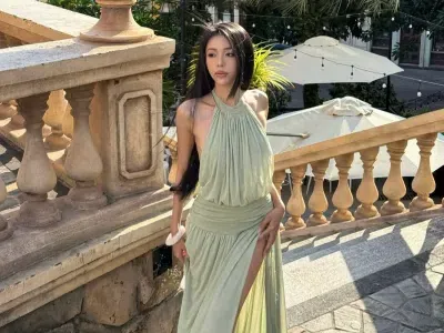 Amoura Dress - size M co giãn fit M, L (màu xanh lá)