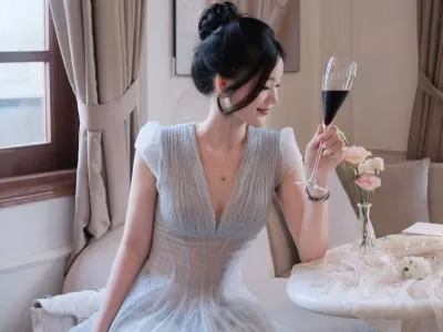 V397 ACELIA Đầm ren lưới màu kem