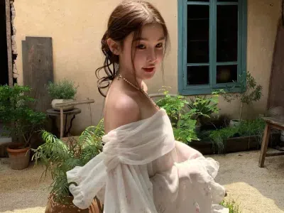 Set này mang zô hoá nàng thơ liền luôn😭
Đồ hè năm nay xinh lắm ạ💐🌷
__________