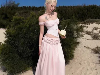 Áo corset trễ vai x Chân váy tơ nhún