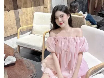 Váy trễ vai voan tơ đính nơ màu hồng