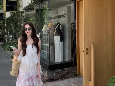 Chiếc đầm ren hot hit nhà Garden of Angels