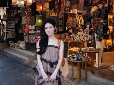 Váy hai dây voan viền ren màu nâu