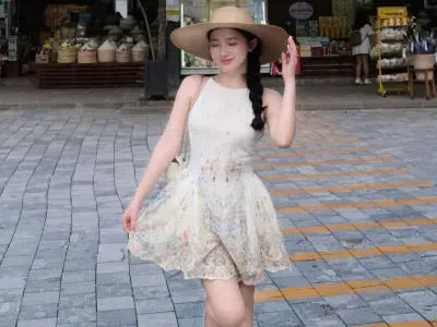 V579 Váy cổ yếm hoa nhí size S