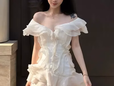 Váy Trễ Vai Màu Trắng