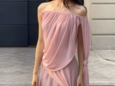 Váy trễ vai màu hồng