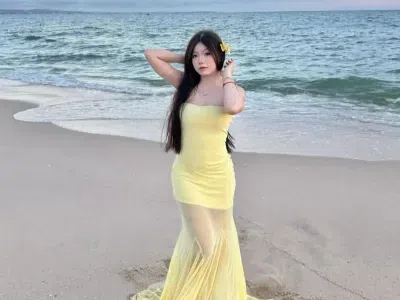 Váy cúp ngực màu vàng